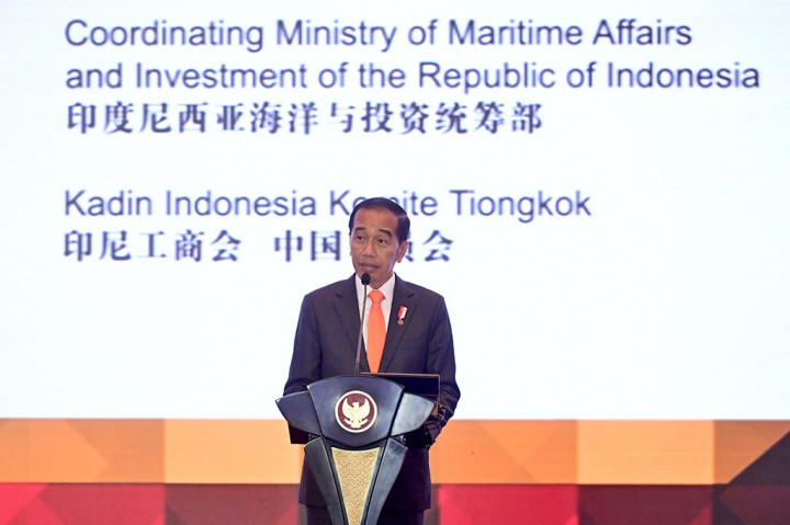 Presiden Joko Widodo menghadiri Forum Bisnis Indonesia-Republik Rakyat Tiongkok (RRT) yang digelar di China World Hotel, Beijing, RRT, pada Senin, 16 Oktober 2023. Saat menyampaikan sambutannya, Presiden  mengapresiasi investasi dan kontribusi para pengusaha RRT dalam pembangunan di Indonesia.