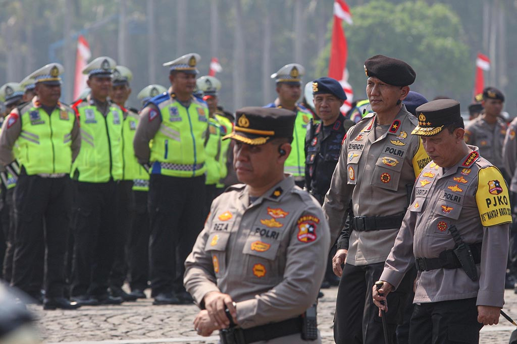 Kapolri Jenderal Listyo Sigit Prabowo memimpin apel gelar pasukan Operasi Mantap Brata 2023-2024 dalam rangka pengamanan Pemilu 2024.