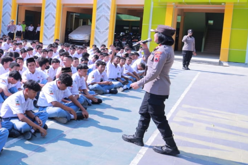 Kepolisian Resor Klaten, Jawa Tengah, menggiatkan pembinaan dan penyuluhan pelajar di sejumlah sekolah di Klaten, Senin, 16 Oktober 2023.