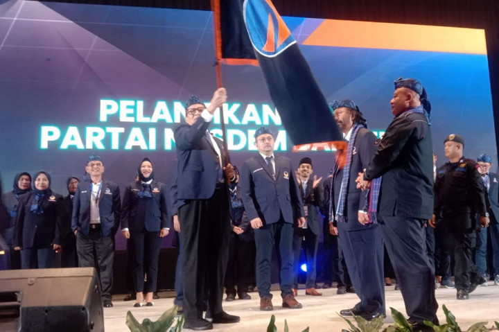 Ketua Umum NasDem, Surya Paloh melantik Wahidin Halim sebagai Ketua DPW Banten, Ballroom Novotel Tangerang, Selasa, 17 Oktober 2023.