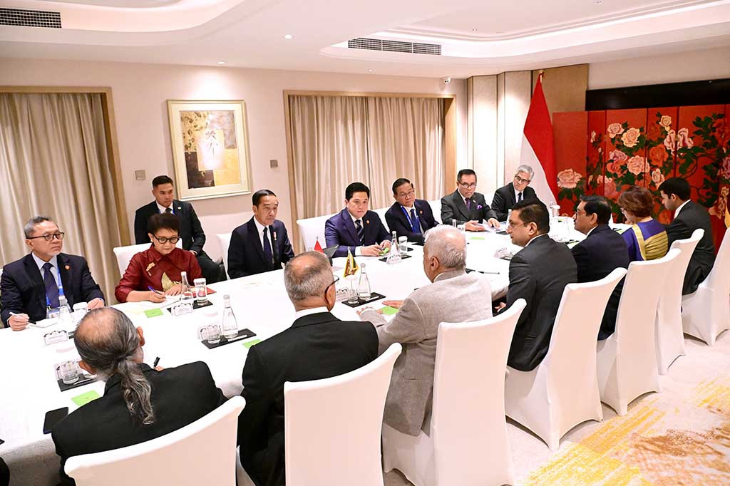 Di bidang ekonomi, Presiden Jokowi menyambut baik keinginan Sri Lanka untuk membentuk perjanjian perdagangan preferensi atau preferential trade agreement dengan Indonesia. Berdasarkan data, volume perdagangan Indonesia-Sri Lanka turun 27,5 persen pada tahun 2022 sehingga dibutuhkan upaya bersama untuk meningkatkan nilai perdagangan kedua negara.