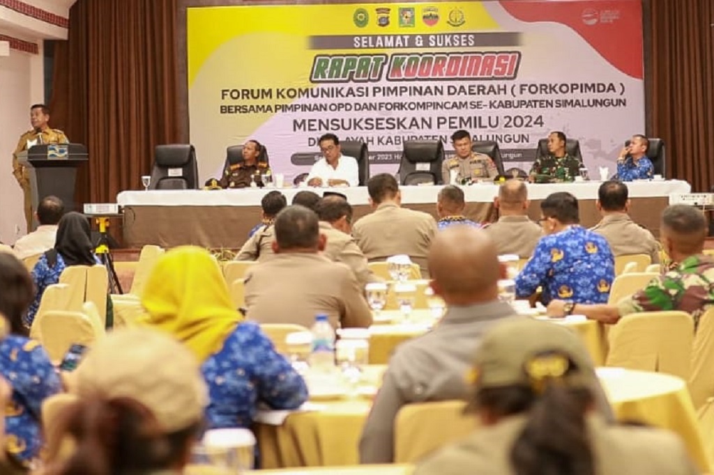 Rakor tersebut turut dihadiri para pimpinan perangkat daerah dan Forkompincam se-Kabupaten Simalungun.
