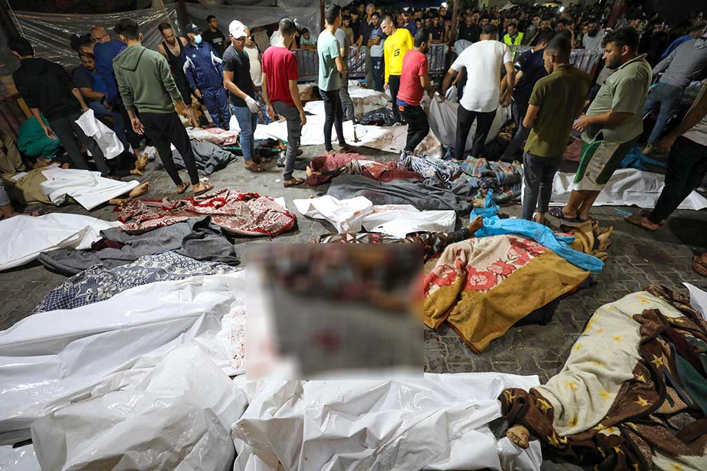 Serangan udara Israel terhadap kompleks rumah sakit di Gaza yang menampung para pengungsi, Selasa, 17 Oktober 2023, menewaskan sedikitnya 200 orang.