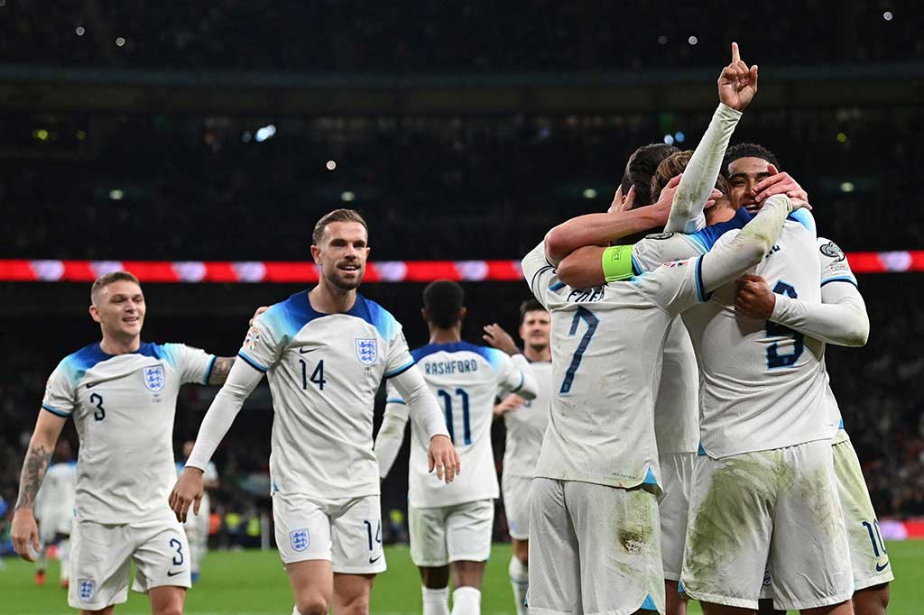 Kini The Three Lions kokoh di puncak klasemen sementara Grup C dengan raihan 16 poin dari enam pertandingan, sedangkan Italia turun ke peringkat ketiga dengan 10 poin.