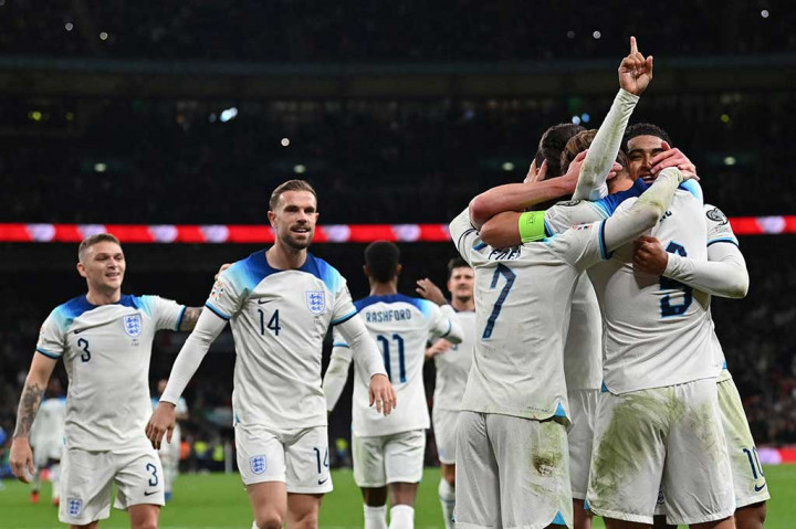 Kini The Three Lions kokoh di puncak klasemen sementara Grup C dengan raihan 16 poin dari enam pertandingan, sedangkan Italia turun ke peringkat ketiga dengan 10 poin.