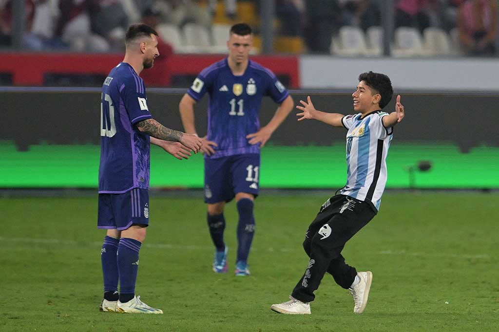 Dengan kemenangan tersebut Argentina menempati peringkat pertama klasemen sementara Kualifikasi Piala Dunia 2026 dengan torehan 12 poin dari empat pertandingan, sedangkan Peru masih tertahan di posisi kesembilan dengan satu poin.