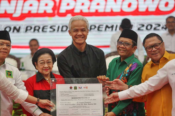 Ketua Umum DPP PDI Perjuangan Megawati Soekarnoputri mengumumkan Mahfud MD sebagai bakal calon wakil presiden (bacawapres) yang mendampingi Ganjar Pranowo dalam kontestasi Pemilu Presiden (Pilpres) 2024.