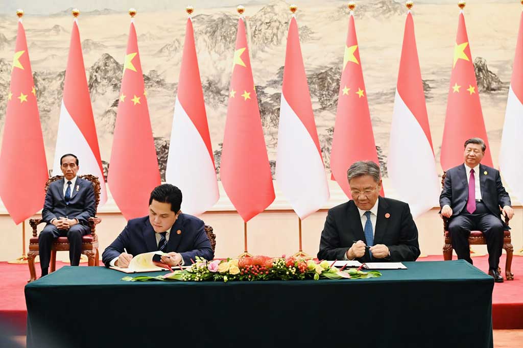 Presiden Joko Widodo dan Presiden Xi Jinping menyaksikan penandatanganan sejumlah nota kesepahaman atau memorandum of understanding (MoU) kerja sama kedua negara di Great Hall of The People, Selasa, 17 Oktober 2023.
