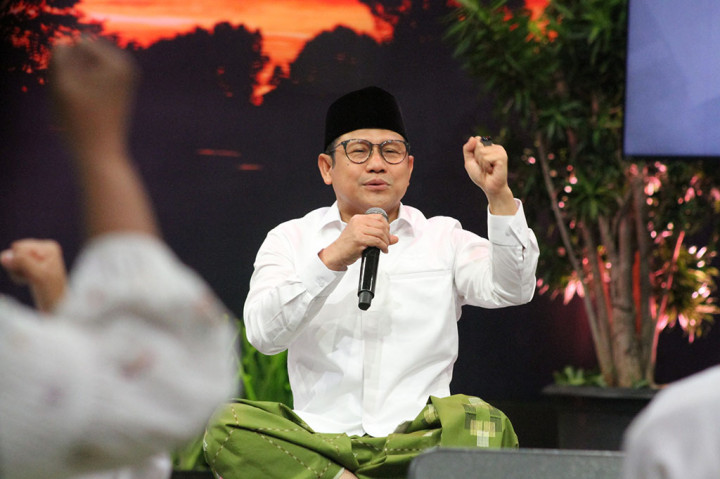 Muhaimin hadir dengan mengenakan setelan pakaian baju koko dan sarung. Acara tersebut juga dihadiri para santri dari Pondok Pesantren Madrosatul Qur'an Al Iskandariyah dan Pondok Pesantren Yatim Ziadatul Mubtadi'ien.