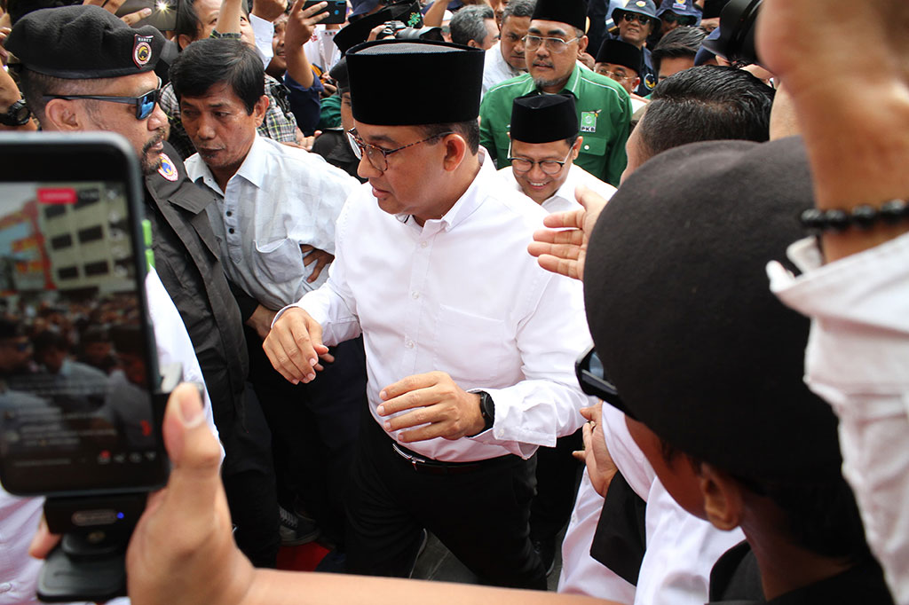 Bakal calon presiden (bacapres) dan calon wakil presiden (bacawapres) Anies Baswedan dan Muhaimin Iskandar alias Cak Imin tiba di NasDem Tower, Kamis, 19 Oktober 2023. Ini merupakan rangkaian kegiatan kedua pasangan di Pilpres 2024 sebelum menuju Komisi Pemilihan Umum (KPU) untuk pendaftaran capres-cawapres.