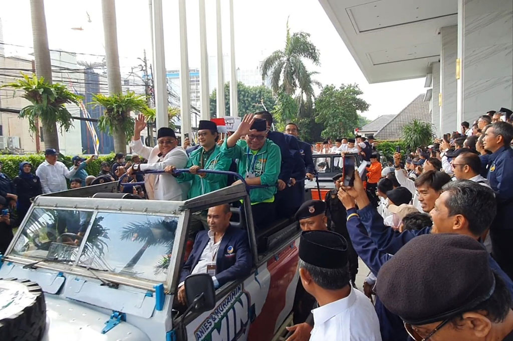 Sebelumnya, mereka telah menyambangi Kantor DPP PKS dan PKB. Anies dan Cak Imin juga sungkem ke ibunda masing-masing untuk minta doa restu.