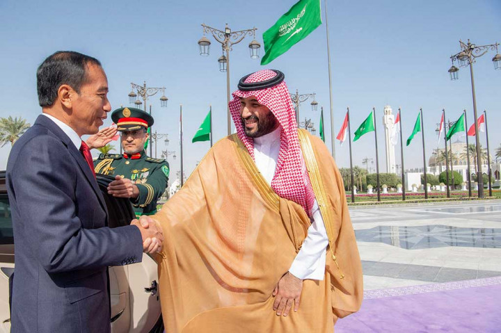 Presiden RI Joko Widodo bertemu dengan Perdana Menteri (PM) Kerajaan Arab Saudi (KAS) Mohammed bin Salman al-Saud di Istana Al-Yamamah, Riyadh, Kamis, 19 Oktober 2023 waktu setempat.