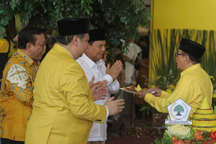 Dia menjelaskan Golkar mempunyai sejarah gemilang, Golkar berjasa dalam sejarah bangsa Indonesia, Golkar tampil di saat-saat kritis membela kebenaran, keadilan, dan kejujuran.