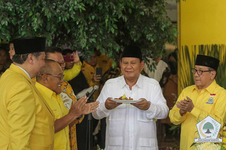 Prabowo menyatakan undangan dari Partai Golkar merupakan kehormatan untuk dia. Bahkan dia mengakui merasa selalu di Golkar.
