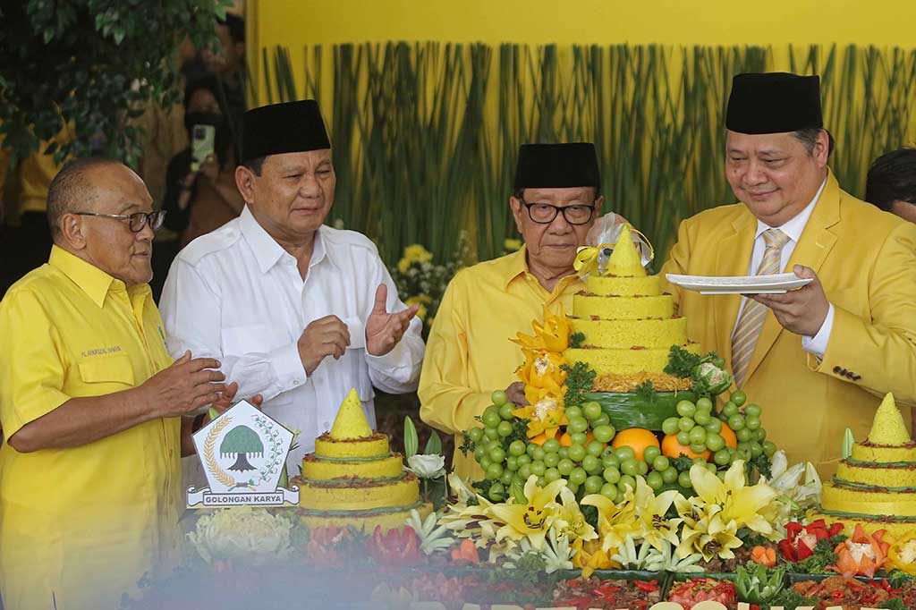 Pernyataan itu bahkan disampaikan dua kali oleh Prabowo dengan suara lantang bahwa Partai Golkar membela Pancasila dan UUD 1945.