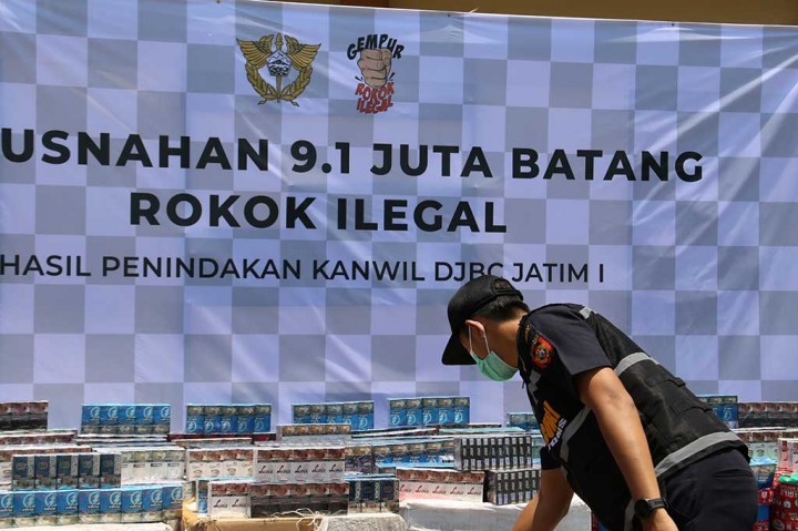 Menurut Arie, pemusnahan itu juga sebagai upaya Bea Cukai dalam melindungi masyarakat dari peredaran rokok ilegal. Sehingga bisa menciptakan kondisi perekonomian yang adil dan sehat bagi para pelaku usaha pengolahan hasil tembakau.