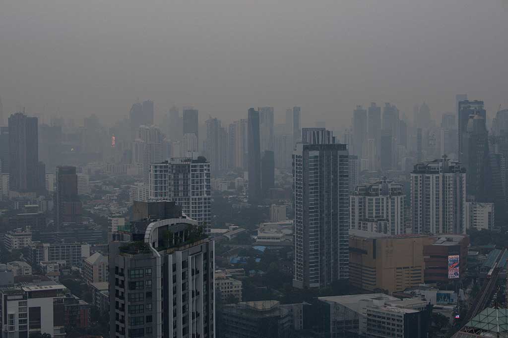 Para pejabat Thailand pada hari Jumat, 20 Oktober, menjanjikan tindakan untuk mengatasi lonjakan polusi udara yang terjadi sebelum puncak kabut asap musiman.