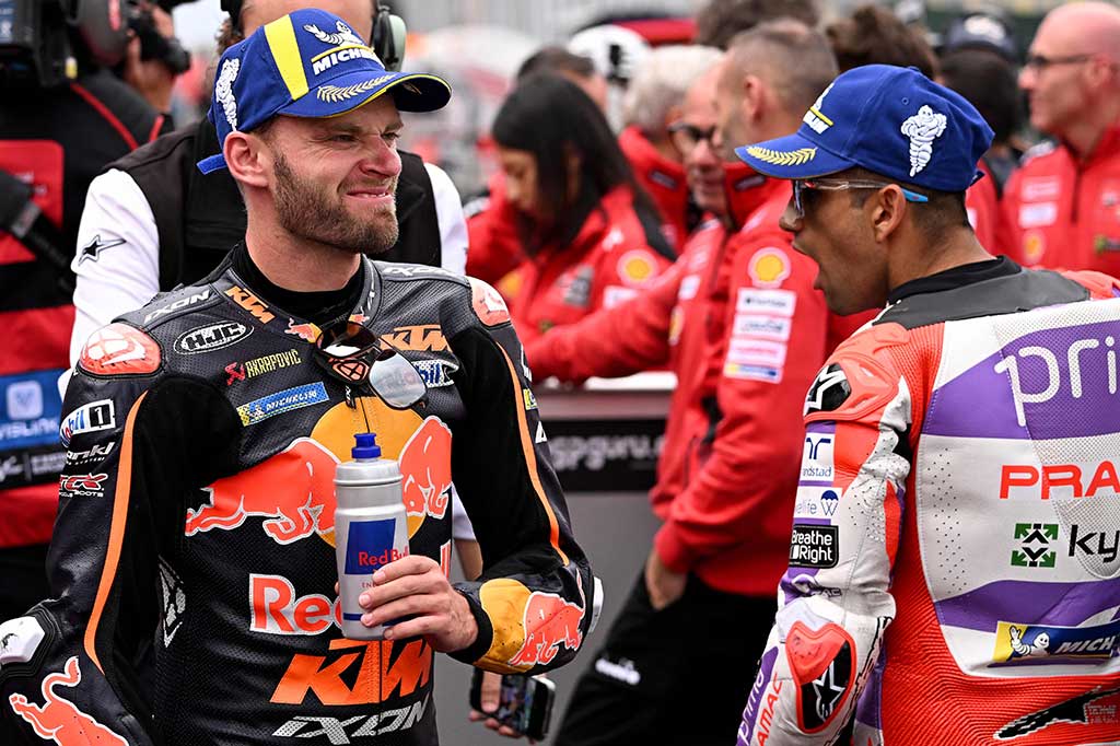 Memasuki kualifikasi Q2, Martin tampil sebagai yang tercepat dengan 1 menit 27,246 detik, diikuti Brad Binder dengan 1 menit 27,662 detik dan pemenang MotoGP seri Indonesia di Sirkuit Internasional Pertamina Mandalika pekan lalu, Bagnaia yang mencatatkan waktu terbaik 1 menit 27,714 detik. 