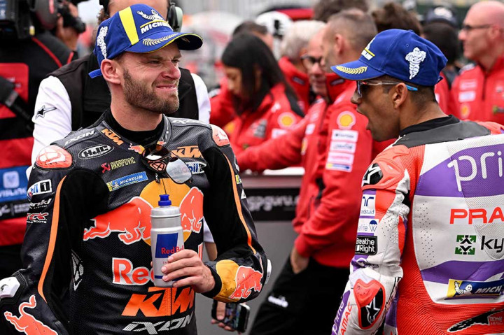 Memasuki kualifikasi Q2, Martin tampil sebagai yang tercepat dengan 1 menit 27,246 detik, diikuti Brad Binder dengan 1 menit 27,662 detik dan pemenang MotoGP seri Indonesia di Sirkuit Internasional Pertamina Mandalika pekan lalu, Bagnaia yang mencatatkan waktu terbaik 1 menit 27,714 detik. 