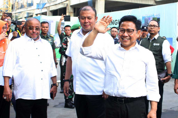 Pasangan Anies-Muhaimin yang diusung Partai NasDem, PKB dan PKS itu datang ke RSPAD Gatot Soebroto tidak bersamaan. Muhaimin Iskandar datang terlebih dahulu dengan menggunakan mobil SUV dengan nomor polisi B 1 PKB sekitar pukul 06.50 WIB.