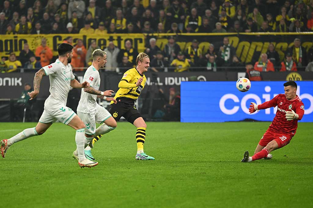 Die Borussen akhirnya berhasil mencetak gol pada menit ke-67 setelah umpan lambung Emre Can dapat diterima Julian Brandt yang selanjutnya melepaskan tendangan dan membobol gawang Bremen sehingga skor berubah menjadi 1-0.