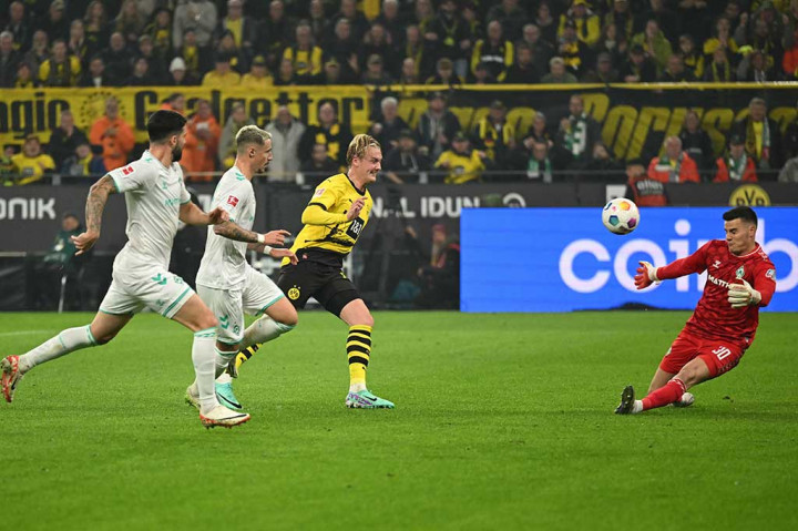 Die Borussen akhirnya berhasil mencetak gol pada menit ke-67 setelah umpan lambung Emre Can dapat diterima Julian Brandt yang selanjutnya melepaskan tendangan dan membobol gawang Bremen sehingga skor berubah menjadi 1-0.