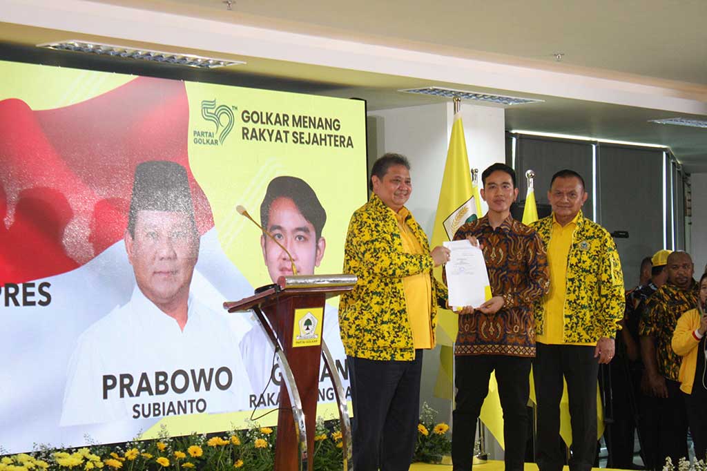 Gibran sebelumnya menerima SK bakal cawapres dari Partai Golkar yang diserahkan oleh Ketua Umum Golkar Airlangga Hartarto dalam kegiatan Rapimnas Partai Golkar.