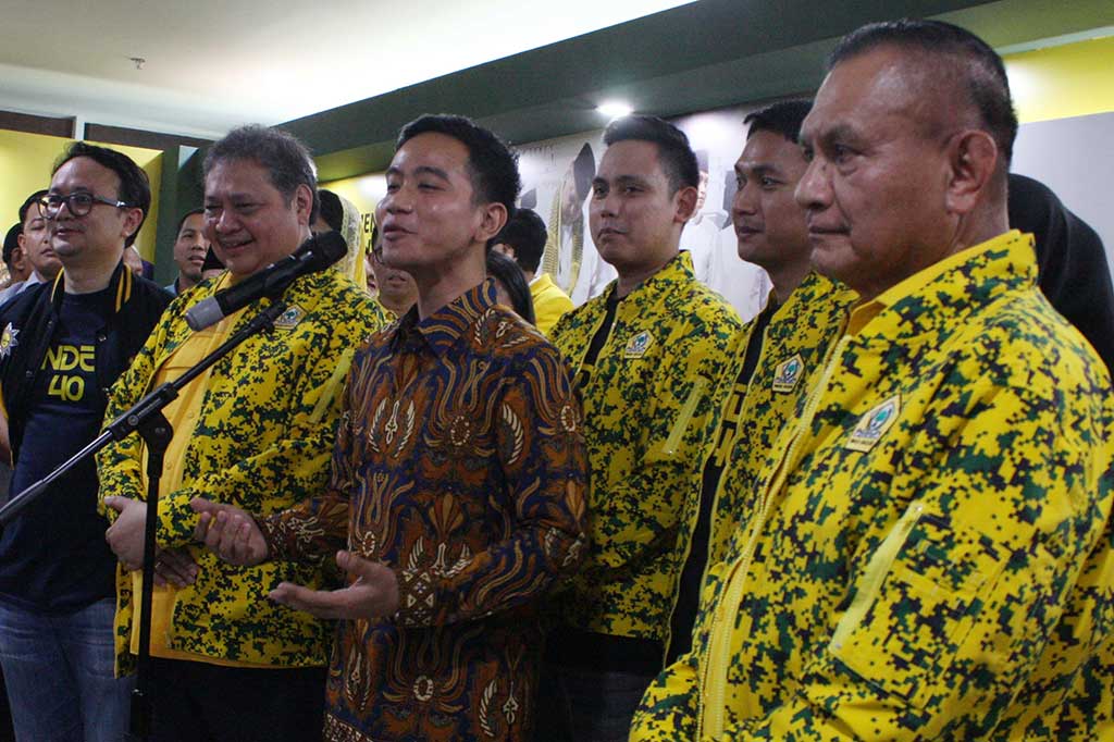 Wali Kota Solo Gibran Rakabuming Raka menyatakan siap menindaklanjuti surat keputusan (SK) rekomendasi sebagai bakal calon wakil presiden (cawapres) dari Partai Golkar, bersama bakal calon presiden (capres) Prabowo Subianto.