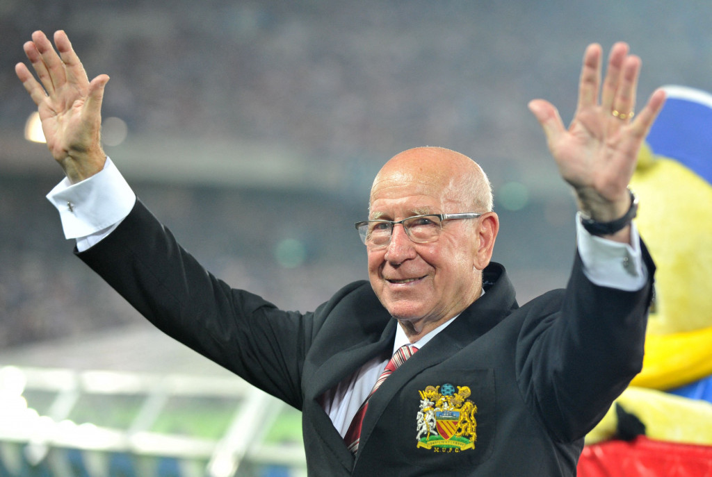 Pemenang Piala Dunia Inggris dan legenda Manchester United Bobby Charlton, yang digambarkan oleh klub sebagai 'raksasa permainan', meninggal dunia pada usia 86 tahun, diumumkan pada hari Sabtu, 21 Oktober 2023.