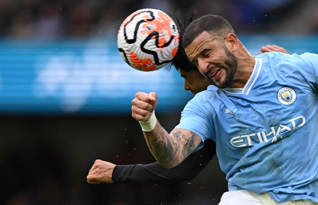 Kemenangan City yang diraih dengan susah payah berarti mereka melompati Liverpool, yang sempat menduduki puncak klasemen setelah kemenangan 2-0 melawan tetangganya Everton pada kick-off awal.