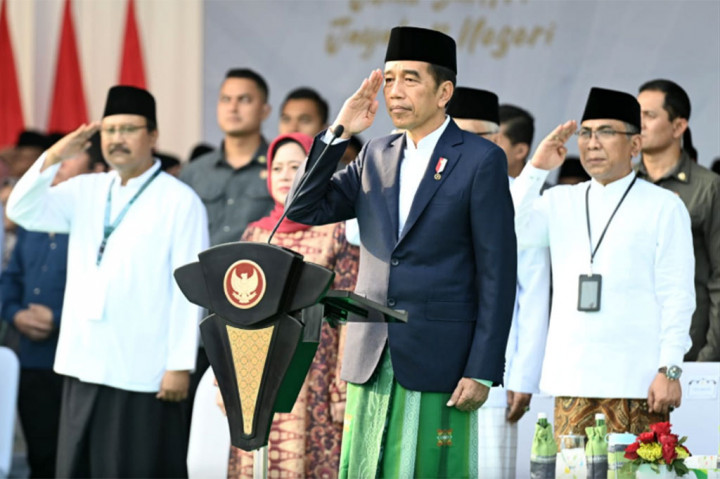 Penentuan Hari Santri, kata Jokowi, merujuk pada seruan jihad dari KH Hasyim Ashari sebagai Rais Akbar PBNU pada 22 Oktober 1945. KH Hasyim Ashari dalam seruan jihadnya menyampaikan bahwa melawan penjajah itu wajib, melawan penjajah itu fardu ain, dan tewas meninggal berperang melawan musuh itu hukumnya mati syahid. Hal itu diterjemahkan oleh para santri untuk berjuang bagi kepentingan bangsa, negara, dan umat.