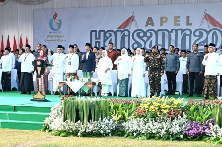 Jokowi juga menegaskan santri adalah pilar kekuatan bangsa dan fondasi kekokohan bangsa. Hal itu sudah terbukti sejak zaman perjuangan untuk meraih kemerdekaan.