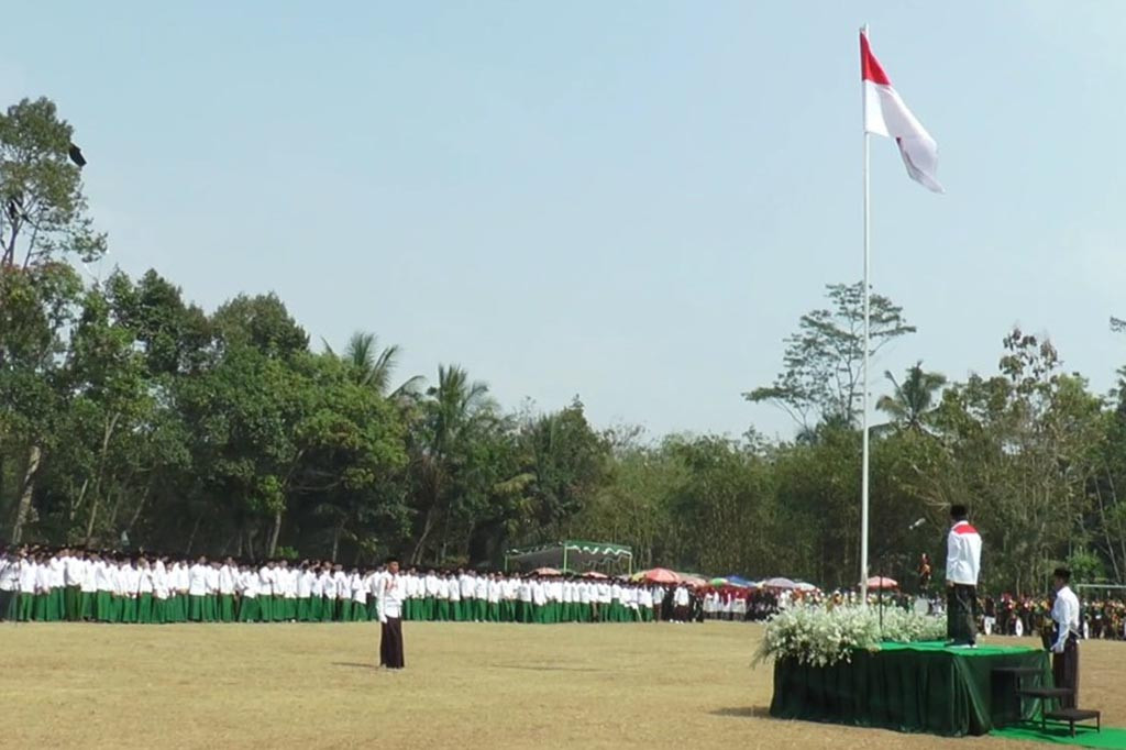 Panglima Santri Santri Muhaimin Iskandar mengatakan para santri harus siap menjadi pemimpin dalam setiap tingkatan kepemimpinan, mulai dari kepala desa atau lurah, camat, bupati, menteri, hingga presiden.