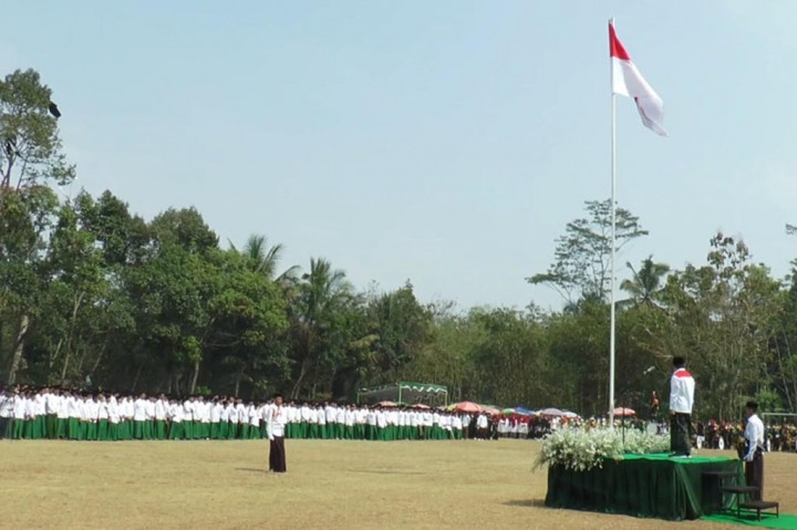 Panglima Santri Santri Muhaimin Iskandar mengatakan para santri harus siap menjadi pemimpin dalam setiap tingkatan kepemimpinan, mulai dari kepala desa atau lurah, camat, bupati, menteri, hingga presiden.