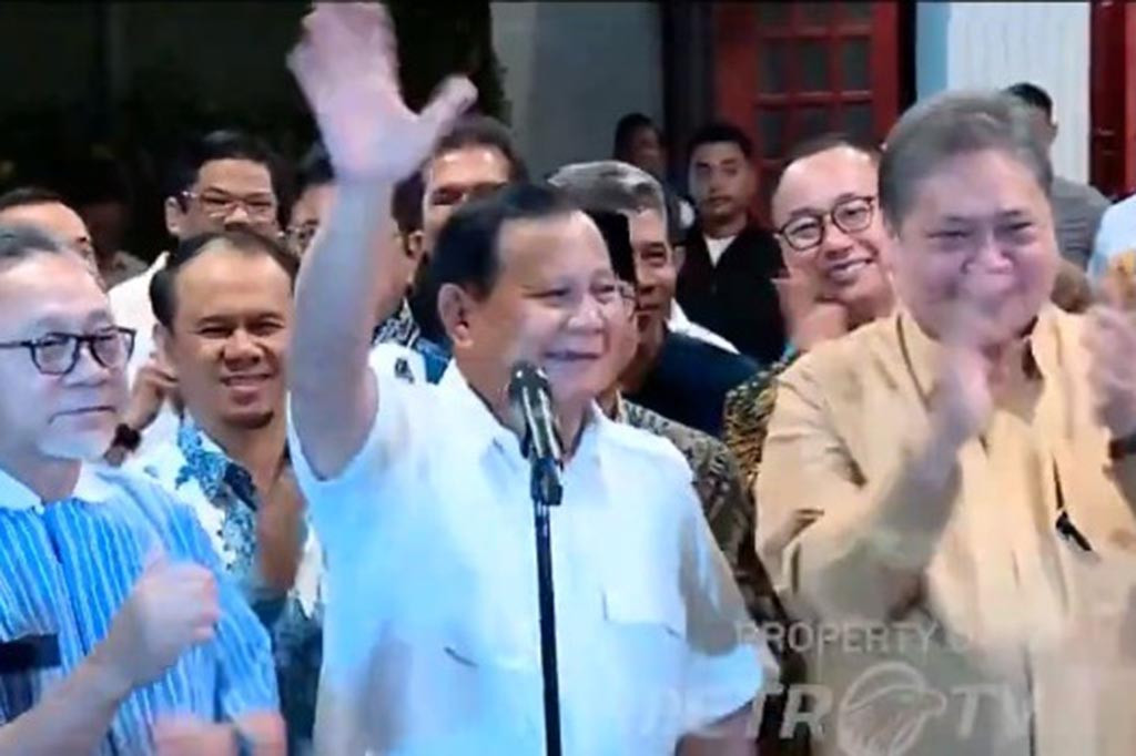 Gibran, yang sejauh ini diketahui masih aktif sebagai kader PDI Perjuangan, diusulkan secara resmi oleh Partai Golkar sebagai bakal cawapres yang mendampingi Prabowo maju Pilpres 2024.