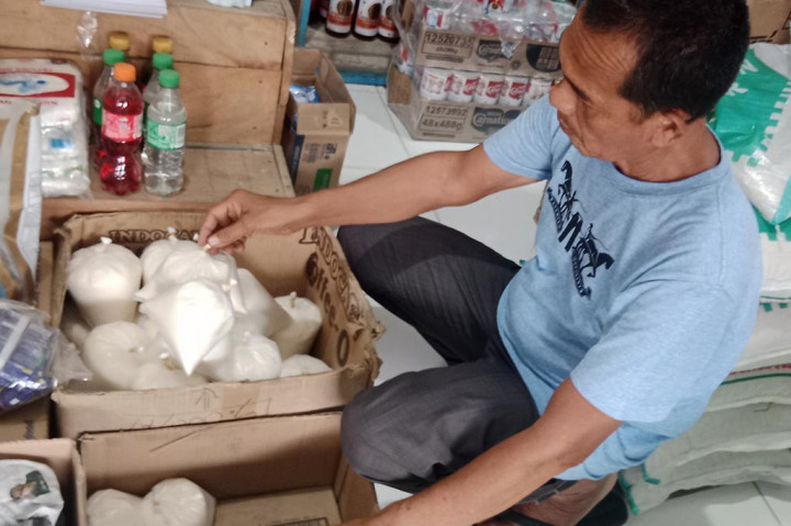 Warga di kawasan Provinsi Aceh kini semakin resah. Pasalnya belum pulih dari kenaikan harga beras yang luar biasa, kini dihantui lagi oleh meroketnya harga gula pasir.