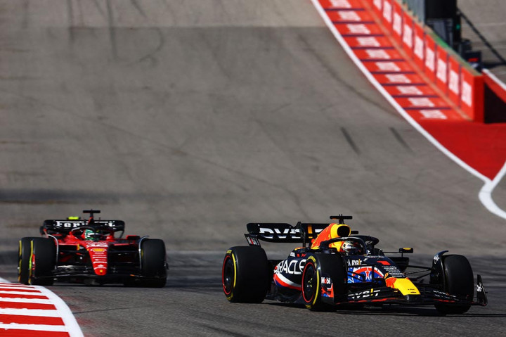 Pembalap tim Red Bull Max Verstappen mencatatkan kemenangan ke-50 selama berlaga di ajang Formula One (F1) di Circuit of The Americas, Austin, Texas, Senin, 23 Oktober 2023 dini hari WIB.  