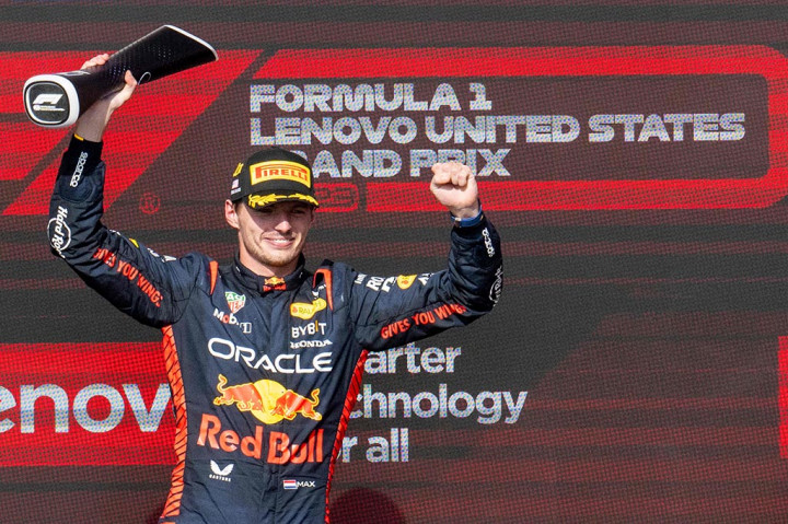 Pada balapan ini, Verstappen yang memulai dari posisi keenam perlahan tapi pasti dapat menyalip lawannya satu demi satu hingga akhirnya dapat keluar sebagai yang tercepat.