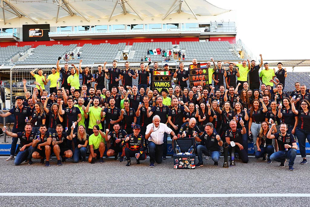 Hingga balapan usai, Verstappen dengan nyaman mampu mempertahankan posisi pertama, sementara tempat kedua dihuni oleh Hamilton dan peringkat ketiga diamakan Norris.