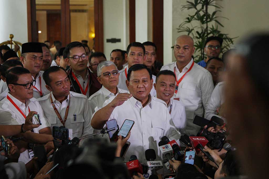 Menteri Pertahanan itu juga menyampaikan kepada kader terkait kesepakatan di Koalisi Indonesia Maju (KIM). Kesepakatan itu terkait disetujuinya Gibran mendampingi Prabowo secara aklamasi oleh para ketua umum KIM.