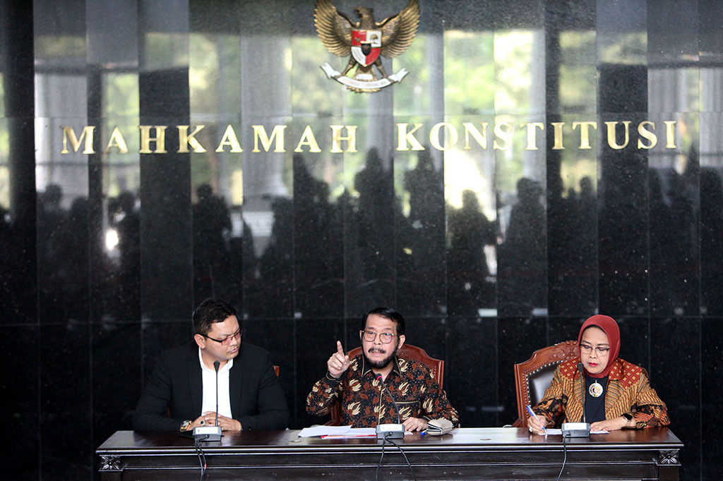 Enny berharap majelis ini dapat segera bekerja untuk menyelesaikan tujuh laporan yang sudah masuk mengenai dugaan pelanggaran kode etik hakim MK terkait dengan Putusan Perkara Nomor 90/PUU-XXI/2023 tentang batas usia minimum calon presiden dan calon wakil presiden.