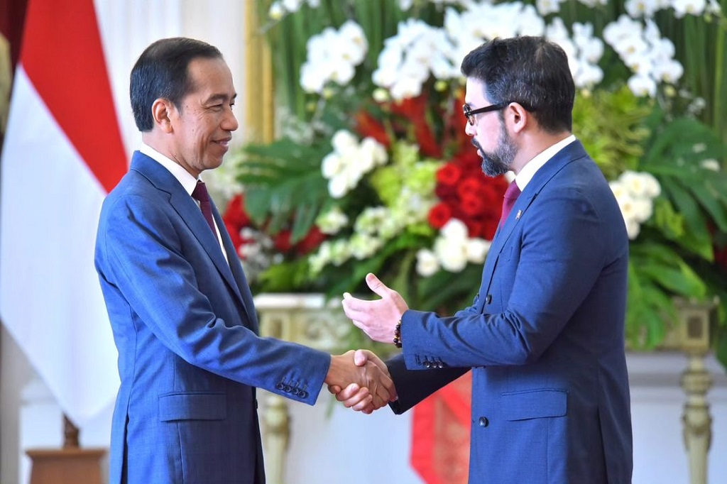 Setelah selesai menyerahkan surat kepercayaan kepada Presiden Joko Widodo, para duta besar berpamitan. Lagu kebangsaan Indonesia Raya turut diperdengarkan pada kesempatan tersebut.