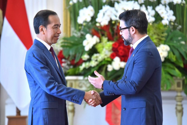 Setelah selesai menyerahkan surat kepercayaan kepada Presiden Joko Widodo, para duta besar berpamitan. Lagu kebangsaan Indonesia Raya turut diperdengarkan pada kesempatan tersebut.