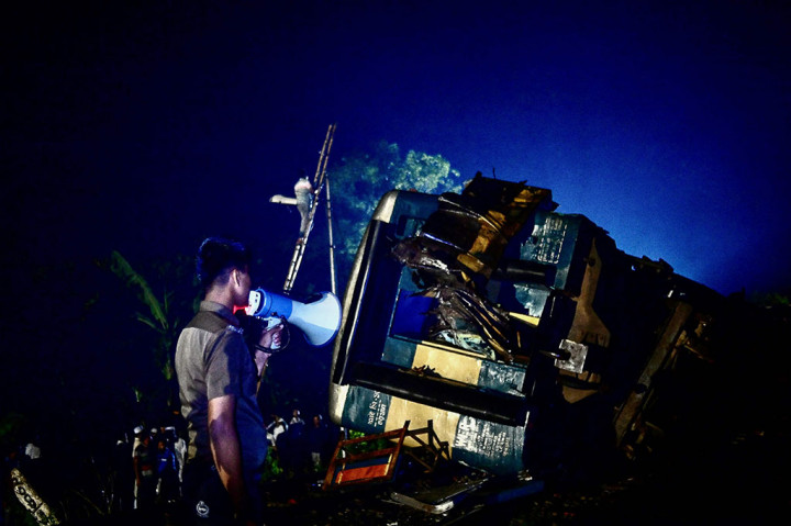 Nazmul Islam, manajer umum Kereta Api Bangladesh milik negara, yang memiliki kereta tersebut, mengatakan kepada media lokal bahwa kereta barang tersebut melampaui sinyalnya.