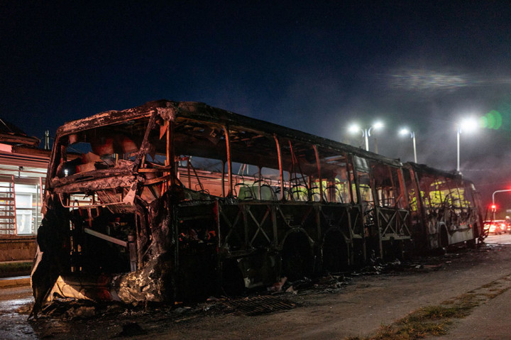 Tersangka anggota milisi paramiliter membakar 35 bus di Rio de Janeiro, Senin, 23 Oktober 2023 waktu setempat, setelah salah satu pemimpin mereka terbunuh dalam operasi polisi.