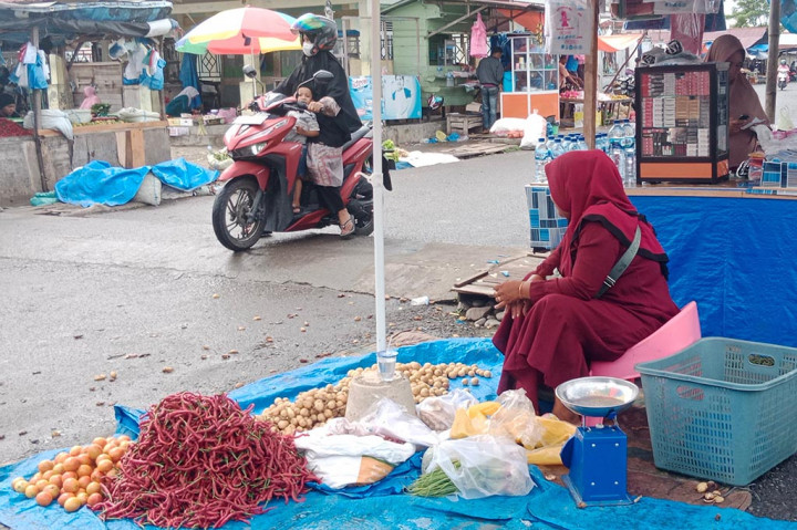 Setelah berlalu fenomena alam El Nino yang berakibat cuaca panas hingga kekeringan luar biasa, kini di kondisi kawasan Provinsi Aceh itu langsung di sambut awal musim penghujan. Gayung bersambut peralihan musim itu sudah berlangsung sekitar tiga pekan terakhir.