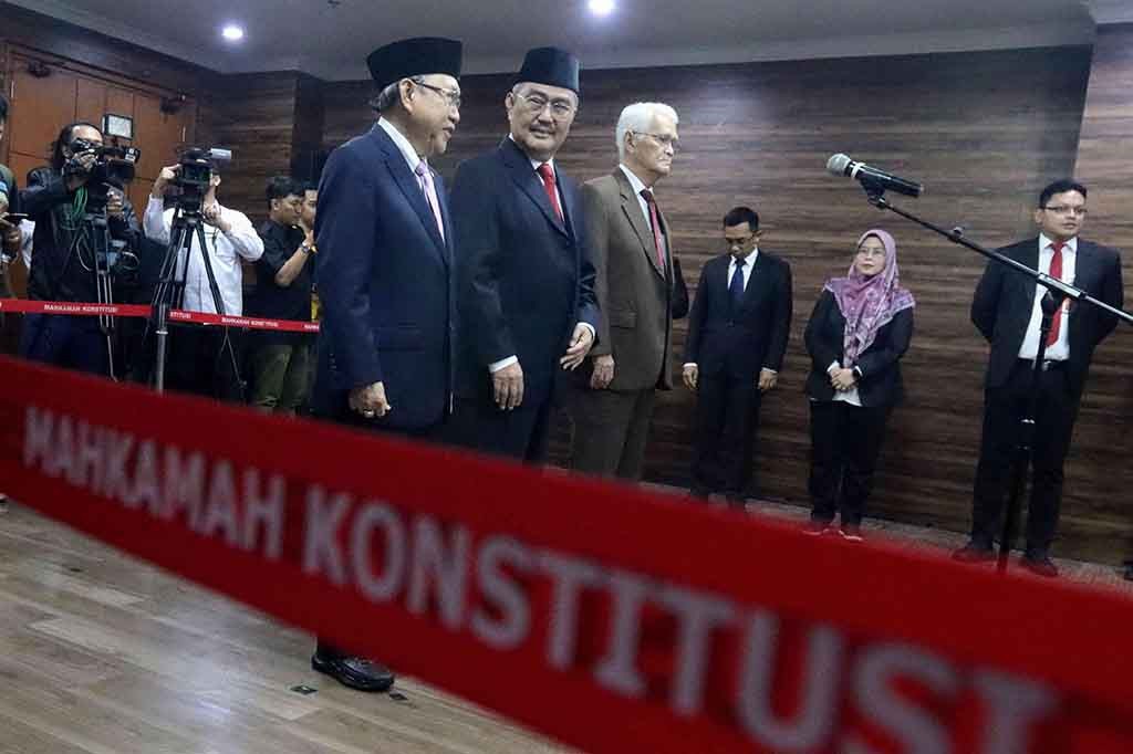 Ketiga anggota MKMK itu ditetapkan berdasarkan Surat Keputusan (SK) Nomor 10 Tahun 2023 tentang Pembentukan dan Susunan Keanggotaan MKMK Tahun 2023 tertanggal 23 Oktober 2023. Ketiganya akan bekerja selama satu bulan, mulai 24 Oktober hingga 24 November 2023.