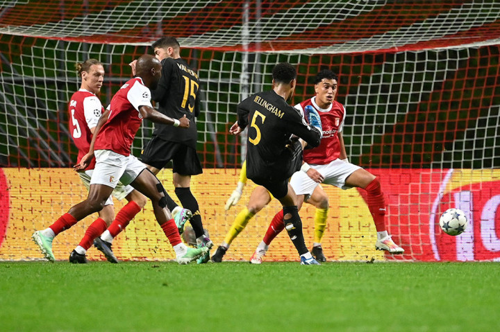 Klub Spanyol mendapatkan gol keduanya pada menit ke-61, saat Jude Bellingham menyarangkan bola ke sudut bawah gawang setelah disodori umpan oleh Vinicius.