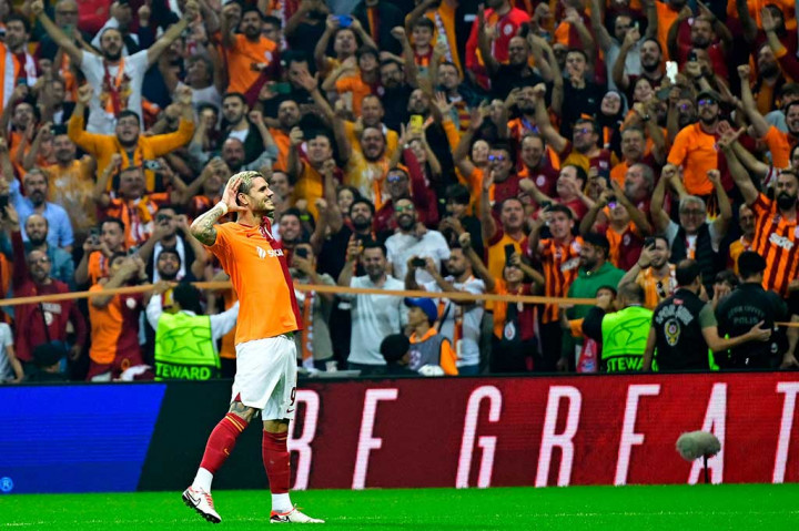 Mauro Icardi lantas menjadi sosok penting bagi Galatasaray untuk menyamakan kedudukan pada menit ke-29. Pelanggaran yang dilakukan Joshua Kimmich terhadapnya di kotak terlarang, membuat wasit menunjuk titik putih. Pemain Argentina itu pun sukses mengeksekusi penalti dengan sepakan ala Panenka.