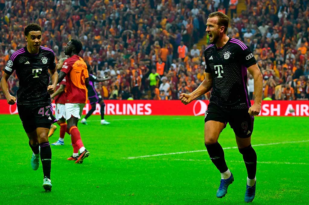 Pada awal babak kedua, Galatasaray berusaha keras mendapatkan gol kedua. Namun justru Bayern yang mampu mengemas gol saat sepakan tumit Harry Kane dengan memanfaatkan umpan Musiala bersarang di gawang tuan rumah.